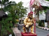 Ubud  - Monkey Forest road, statue